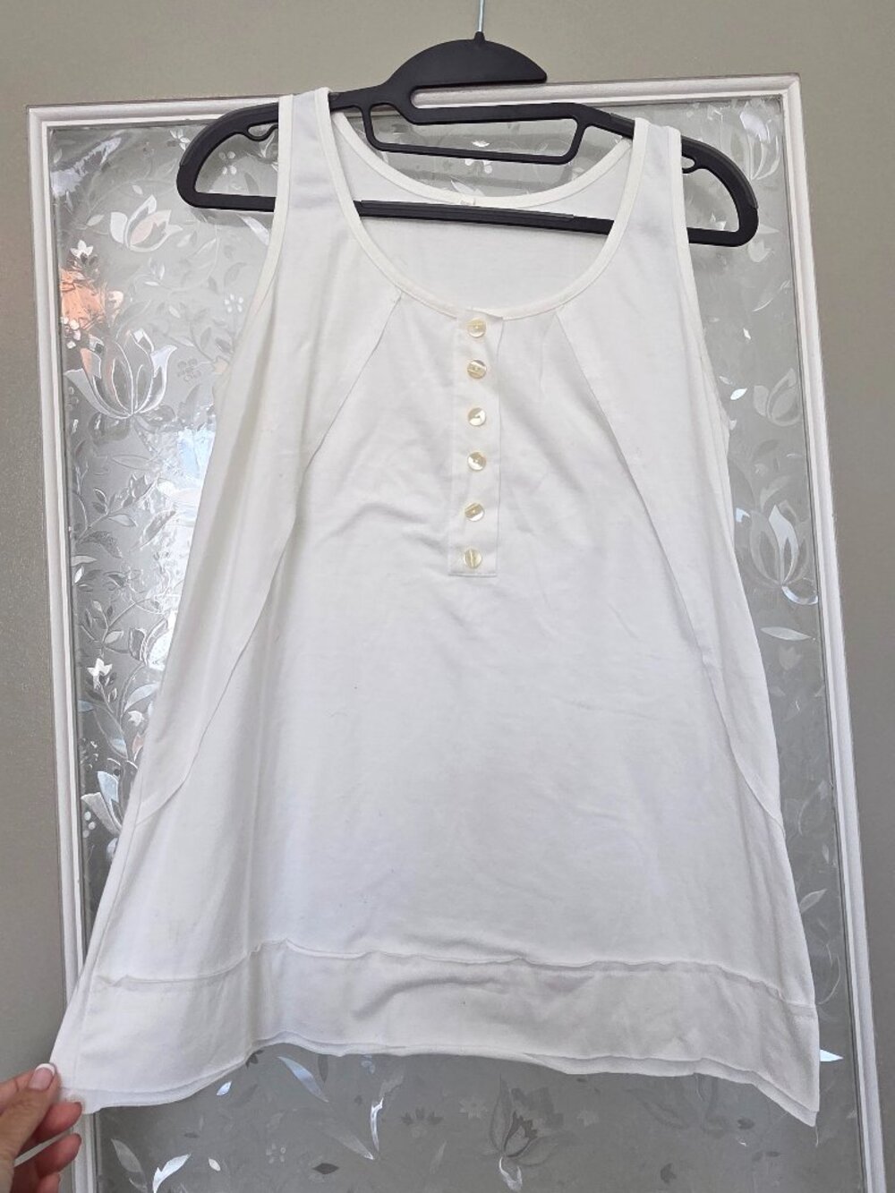 White sleeveless top - Size M